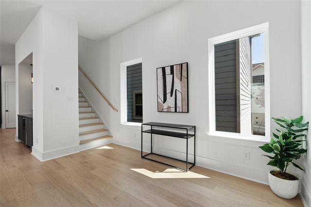 1030 W 24th Street C, Houston, TX 77008