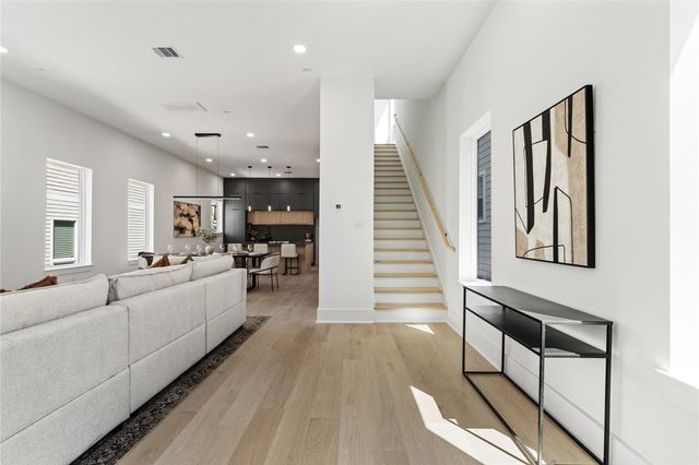 1030 W 24th Street C, Houston, TX 77008