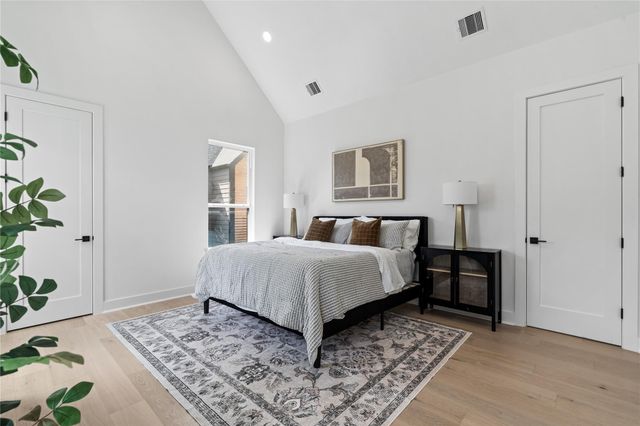 1030 W 24th Street C, Houston, TX 77008