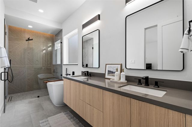 1030 W 24th Street C, Houston, TX 77008