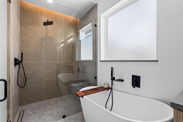 1030 W 24th Street C, Houston, TX 77008