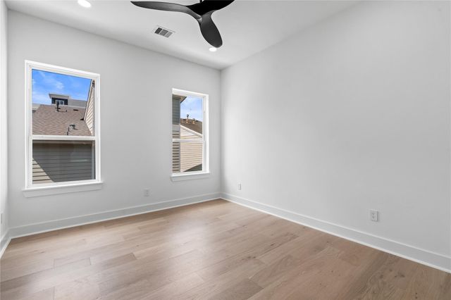 1030 W 24th Street C, Houston, TX 77008