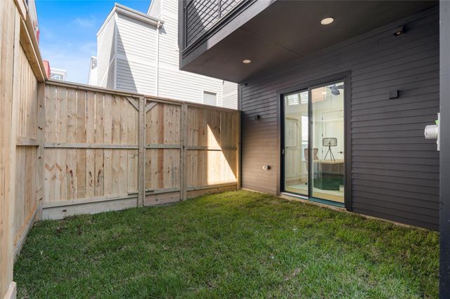 1030 W 24th Street C, Houston, TX 77008