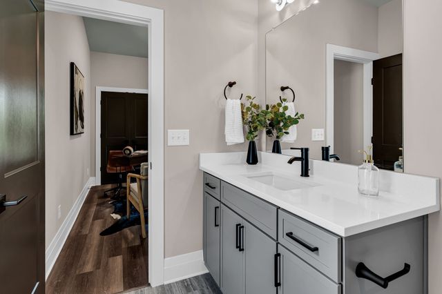 1226 Valerie Ln, Nashville, TN 37211