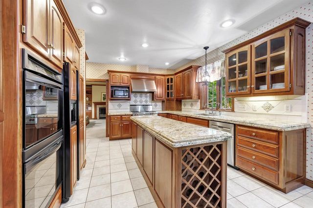 1071 THORNBERRY CREEK DRIVE, Hobart, WI 54155