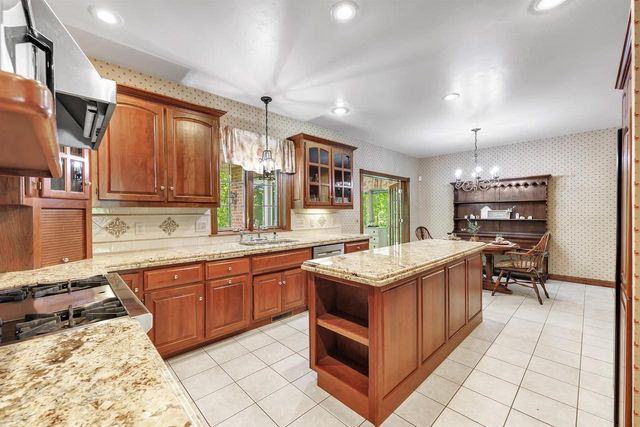 1071 THORNBERRY CREEK DRIVE, Hobart, WI 54155