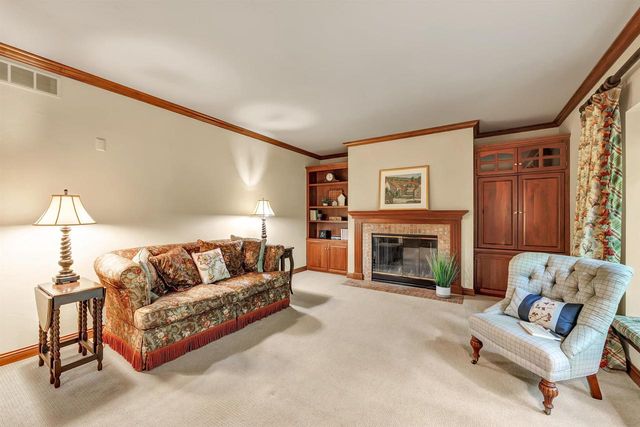 1071 THORNBERRY CREEK DRIVE, Hobart, WI 54155