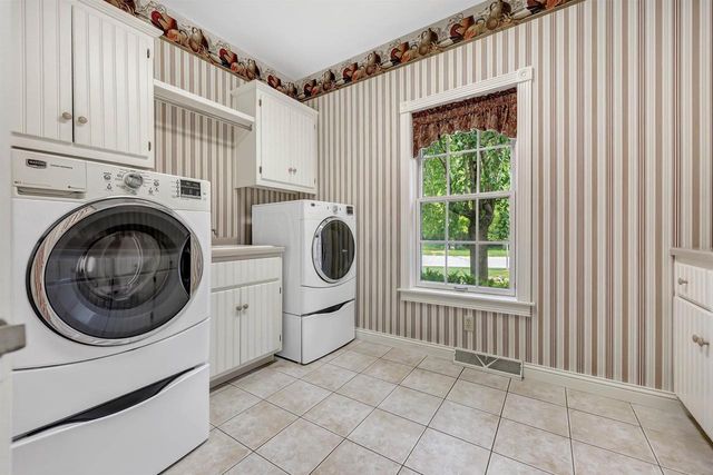 1071 THORNBERRY CREEK DRIVE, Hobart, WI 54155