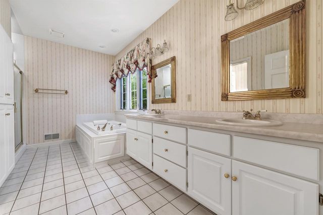 1071 THORNBERRY CREEK DRIVE, Hobart, WI 54155
