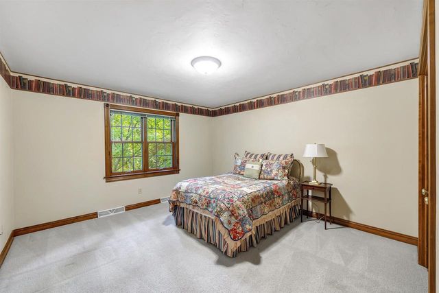 1071 THORNBERRY CREEK DRIVE, Hobart, WI 54155