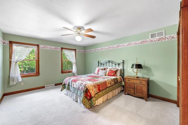 1071 THORNBERRY CREEK DRIVE, Hobart, WI 54155