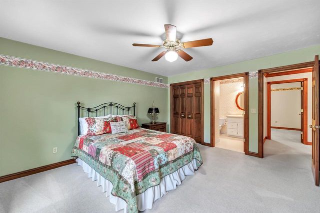 1071 THORNBERRY CREEK DRIVE, Hobart, WI 54155