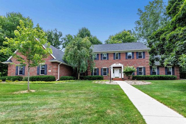 1071 THORNBERRY CREEK DRIVE, Hobart, WI 54155