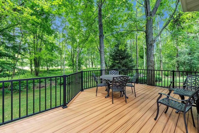 1071 THORNBERRY CREEK DRIVE, Hobart, WI 54155