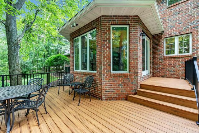 1071 THORNBERRY CREEK DRIVE, Hobart, WI 54155