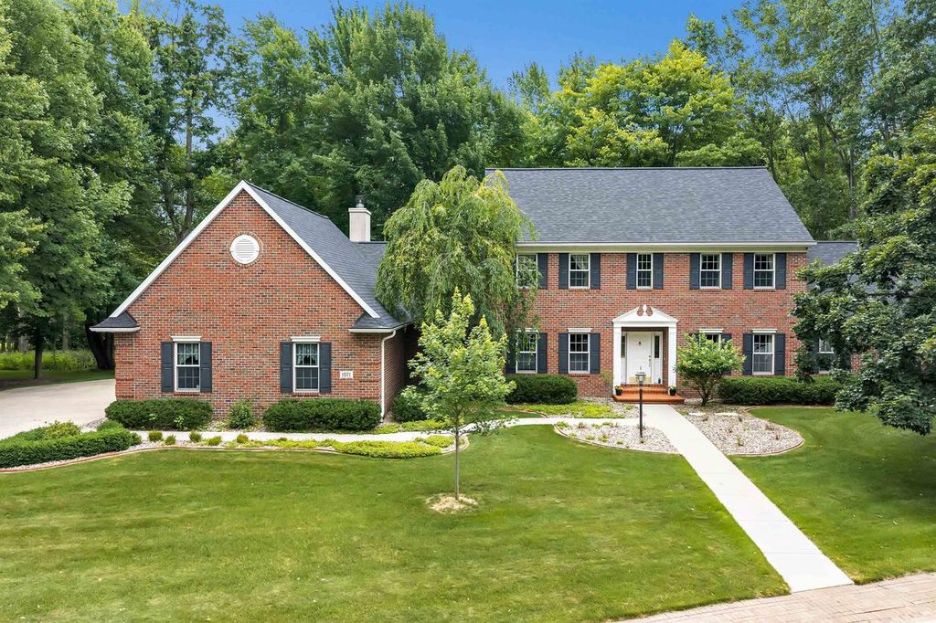1071 THORNBERRY CREEK DRIVE, Hobart, WI 54155