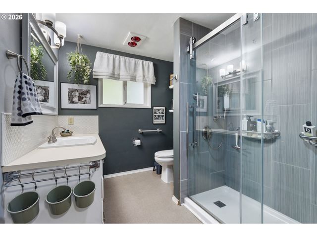 2936 Game Farm Rd, Springfield, OR 97477