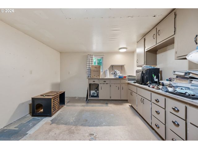 2936 Game Farm Rd, Springfield, OR 97477