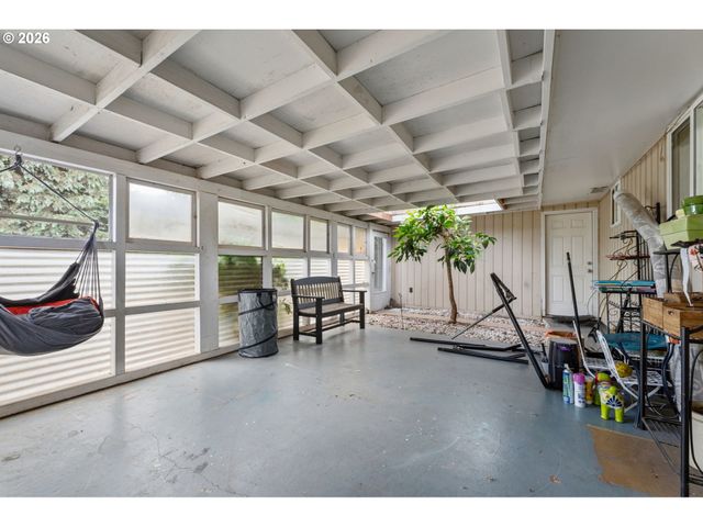 2936 Game Farm Rd, Springfield, OR 97477
