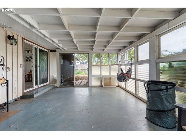 2936 Game Farm Rd, Springfield, OR 97477