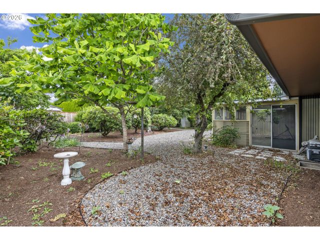 2936 Game Farm Rd, Springfield, OR 97477