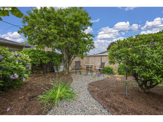 2936 Game Farm Rd, Springfield, OR 97477