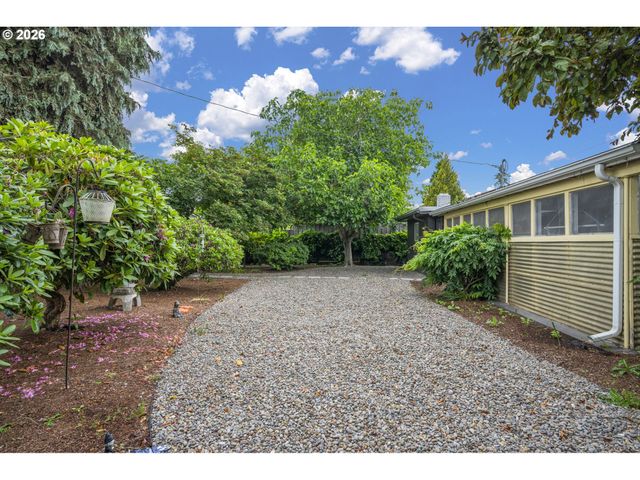 2936 Game Farm Rd, Springfield, OR 97477