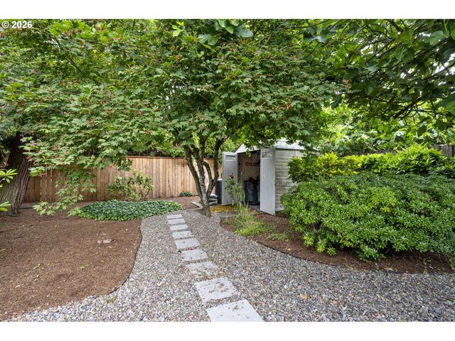 2936 Game Farm Rd, Springfield, OR 97477