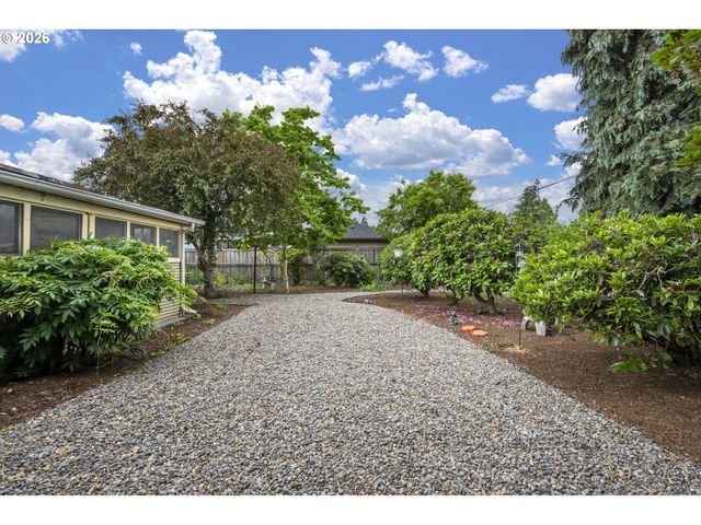 2936 Game Farm Rd, Springfield, OR 97477