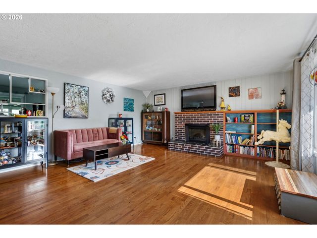 2936 Game Farm Rd, Springfield, OR 97477