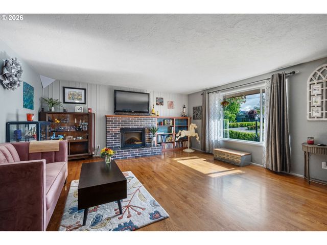 2936 Game Farm Rd, Springfield, OR 97477