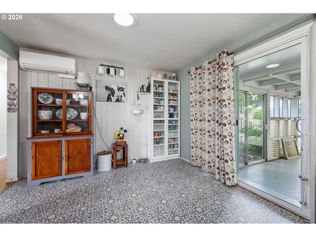 2936 Game Farm Rd, Springfield, OR 97477