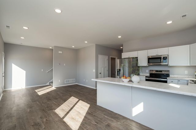 3203 Noble Drive, Mankato, MN 56001