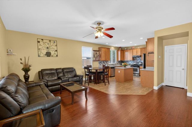 8850 Black Marlin Ct, Sacramento, CA 95828