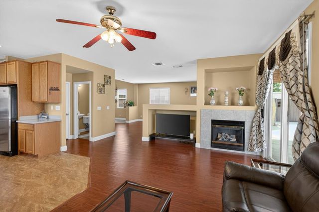 8850 Black Marlin Ct, Sacramento, CA 95828