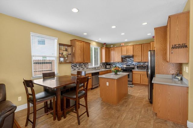 8850 Black Marlin Ct, Sacramento, CA 95828