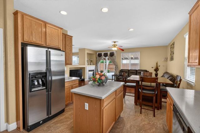 8850 Black Marlin Ct, Sacramento, CA 95828