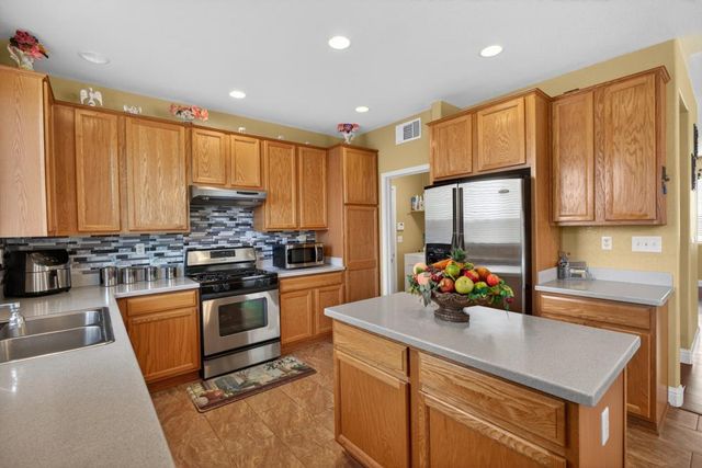 8850 Black Marlin Ct, Sacramento, CA 95828