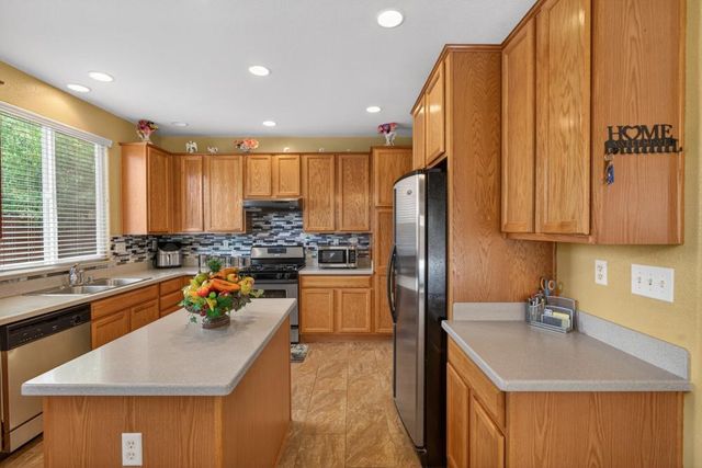 8850 Black Marlin Ct, Sacramento, CA 95828