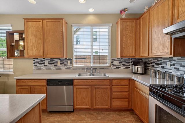 8850 Black Marlin Ct, Sacramento, CA 95828