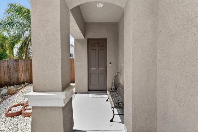 8850 Black Marlin Ct, Sacramento, CA 95828