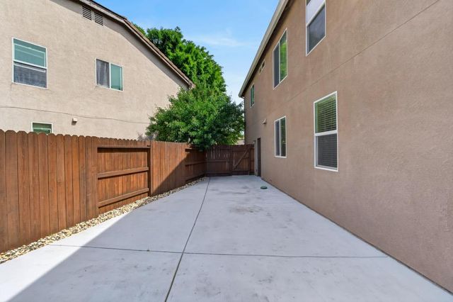 8850 Black Marlin Ct, Sacramento, CA 95828