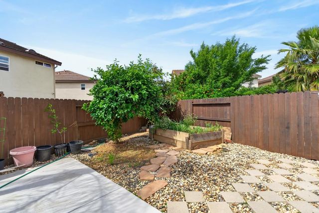 8850 Black Marlin Ct, Sacramento, CA 95828