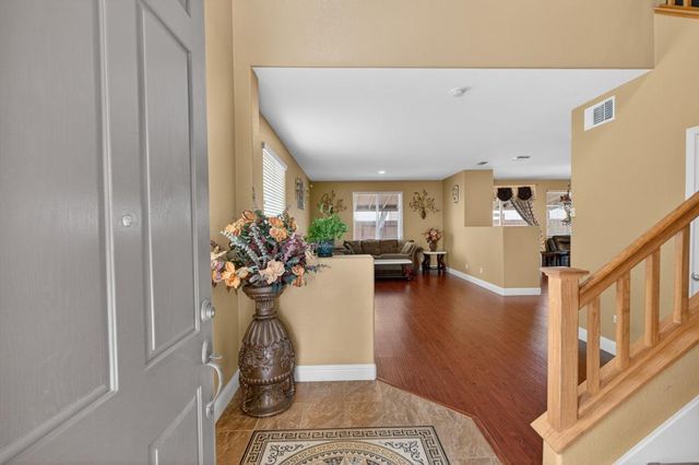 8850 Black Marlin Ct, Sacramento, CA 95828