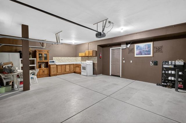 8850 Black Marlin Ct, Sacramento, CA 95828