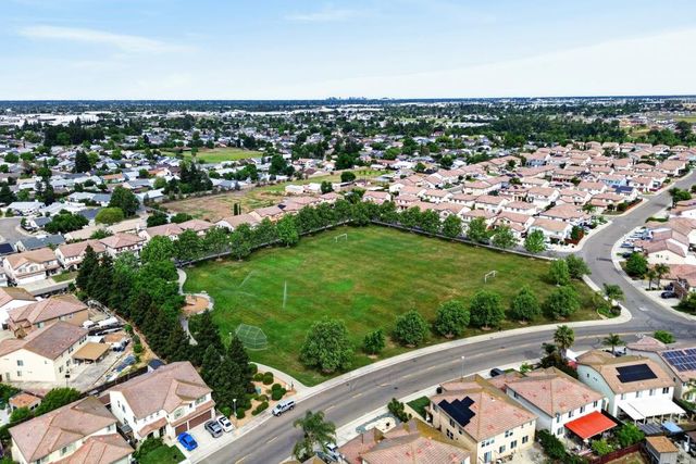 8850 Black Marlin Ct, Sacramento, CA 95828