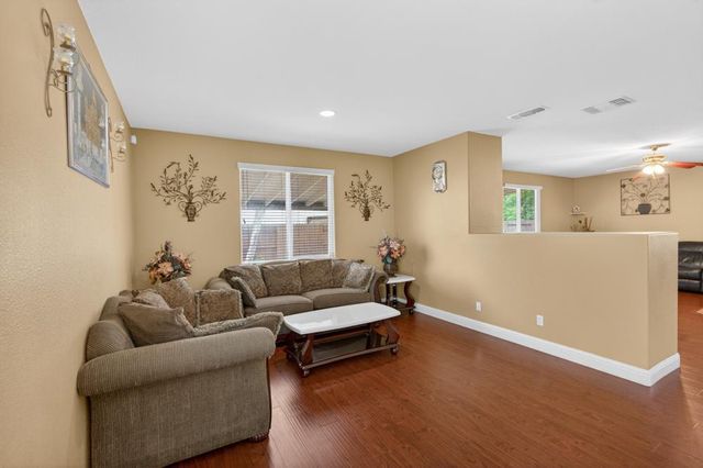 8850 Black Marlin Ct, Sacramento, CA 95828