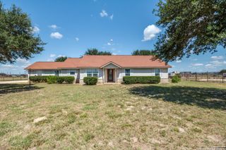 1411 County Road 320, Floresville, TX 78114
