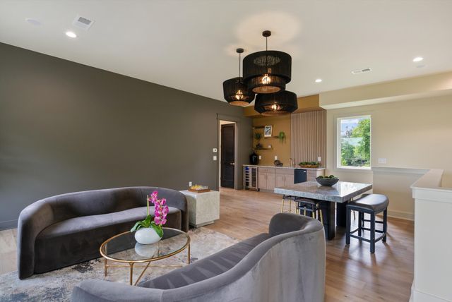 1007 Sevier St, Nashville, TN 37206