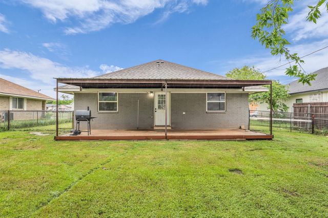 408 Little Avenue, Mcgregor, TX 76657